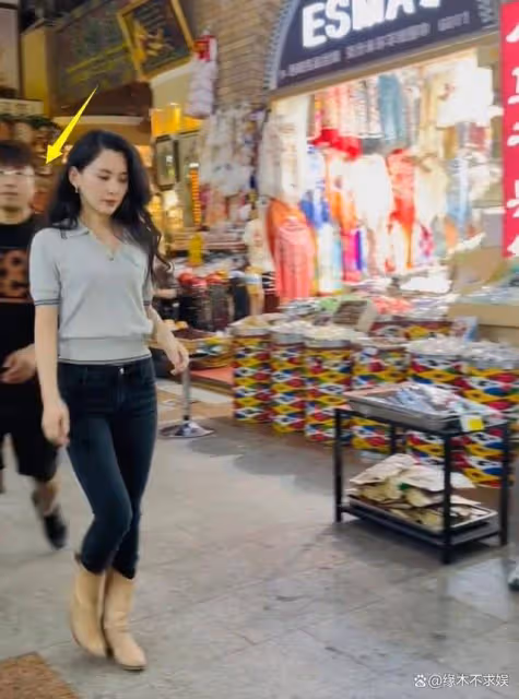 森林北街頭被偶遇,真人顏值讓人驚嘆,汪峰疑在秦皇島和前妻見面