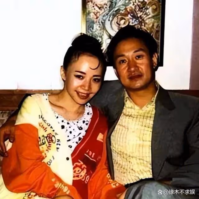 宋丹丹祖孫三代被偶遇,2歲孫子顏值高,69歲趙玉吉時髦又貼心!