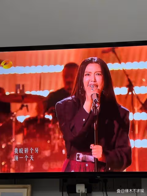《歌手》第八期:黃宣淘汰,汪蘇瀧哭了,網友稱節目賽制太折磨人
