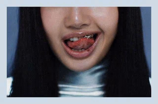 Lisa新歌mv發布,她的牙縫好髒,Lisa歌詞夾帶私貨,提及日語和LV