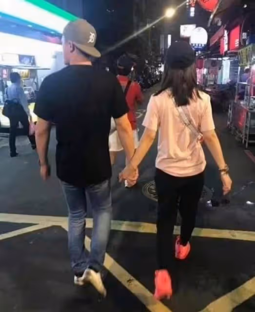 林心如穿搭新圖:性感OL風很耐看,淑女裝扮中帶著紳士美感