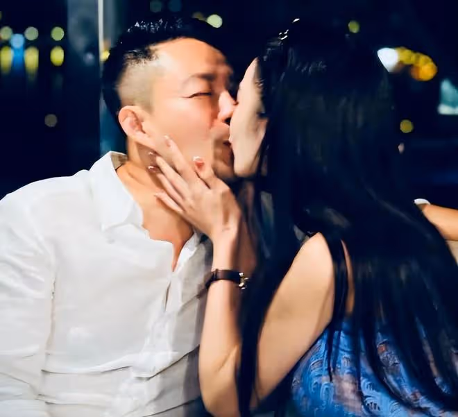 汪小菲43歲生日,妻子小梅互抹蛋糕,願望是希望早生貴子