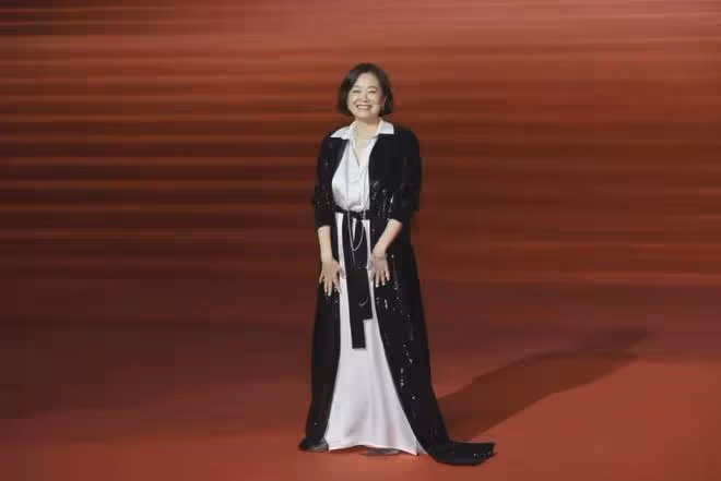 70歲林青霞女神變大媽，身材走形被群嘲，網友們別太苛刻了！