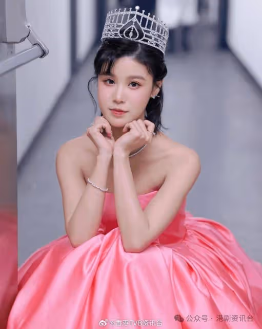 24歲TVB小花拍新片頭坐穩C位!事業愛情得意傳戀富二代