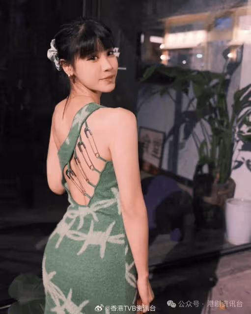 24歲TVB小花拍新片頭坐穩C位!事業愛情得意傳戀富二代