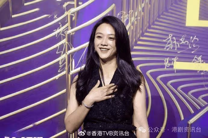 湯唯全黑晚裝亮相頒獎禮!林青霞徐克搞笑互窒