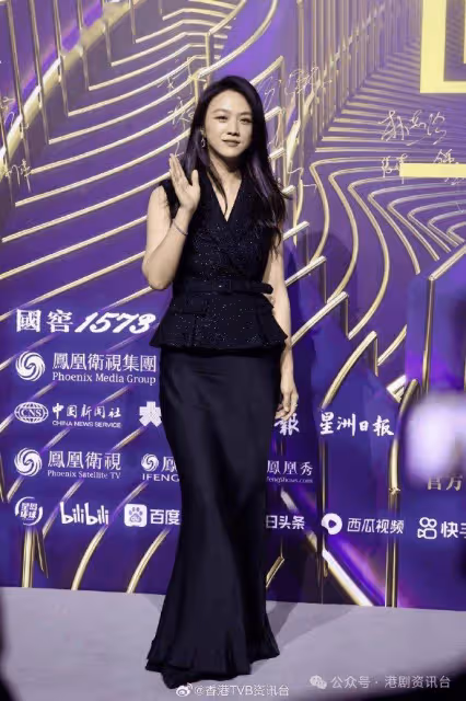 湯唯全黑晚裝亮相頒獎禮!林青霞徐克搞笑互窒