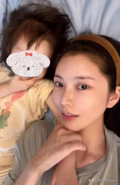 杜淳老婆去醫院做美容,王燦大方曬雷射美白過程,自誇皮膚好到爆