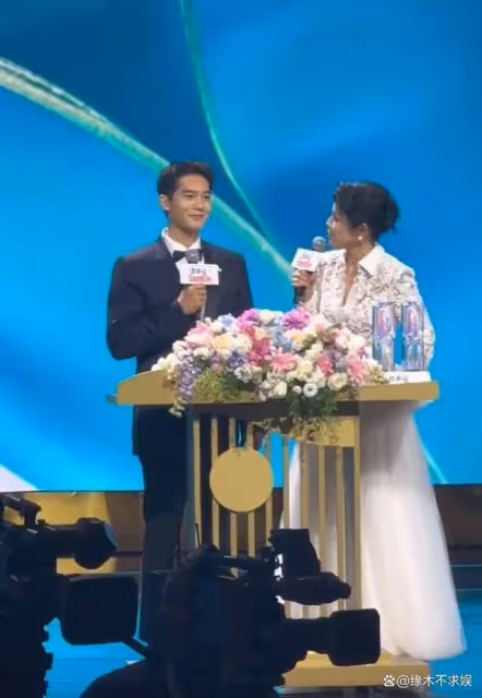 白玉蘭完整獎項出爐!周迅拿獎唐嫣卻落選,網友:不給年輕人機會