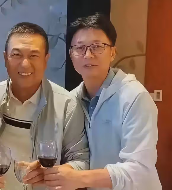 王寶強參加大佬聚會！穿高爾夫球裝變精英，和葛優王志文同台競技