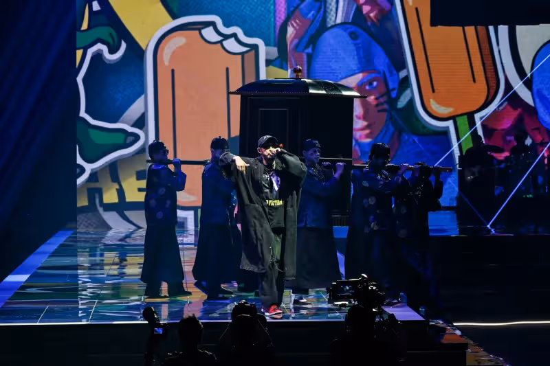 金曲獎出大包！熱狗表演麥克風突故障　下跪求重唱