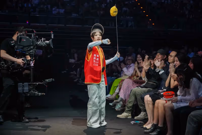 金曲放送事故！LuLu機智安撫熱狗　主持獨領風騷網友給好評