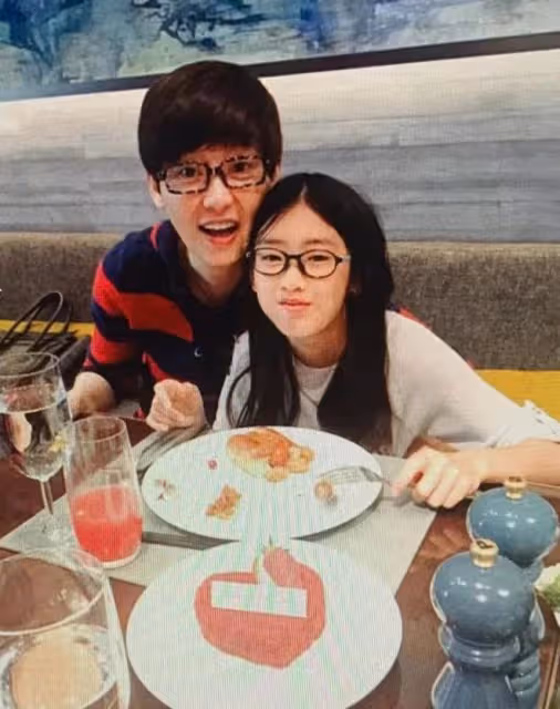 馮小剛女兒曬母女合照,徐朵首度回應隨媽媽姓,坦言徐帆不是虎媽