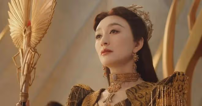 斗羅大陸2：李小冉演比比東，胡列娜比千仞雪還美，他是童年男神
