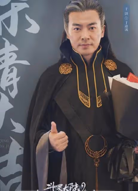 斗羅大陸2：李小冉演比比東，胡列娜比千仞雪還美，他是童年男神
