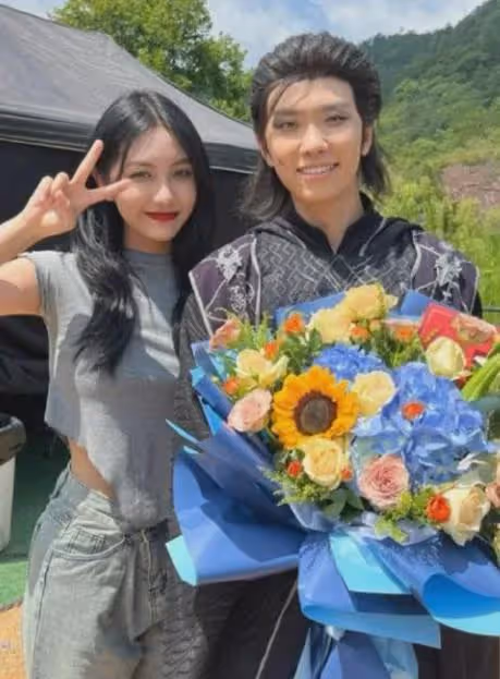 斗羅大陸2:李小冉演比比東,胡列娜比千仞雪還美,他是童年男神