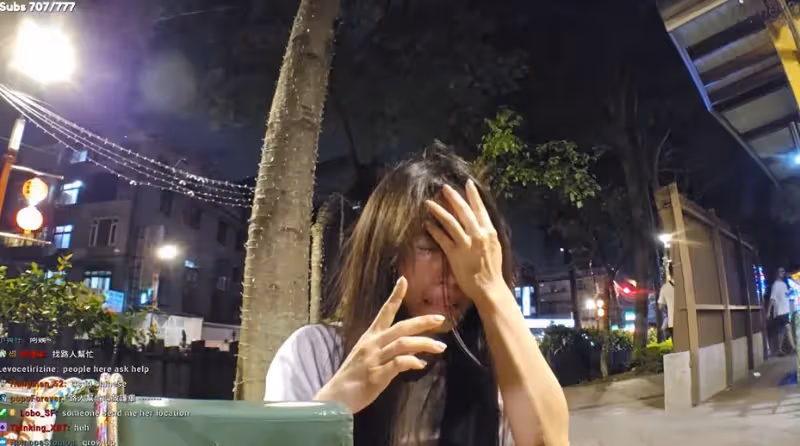 南韓女直播主來台熱暈！又哭又喘「崩潰蹲路邊求救」　下秒當場昏倒