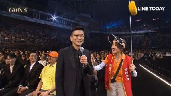 金曲獎/鏡頭一拍評審團「消失4年男歌手突現身」!PTT驚:變圓了沒認出