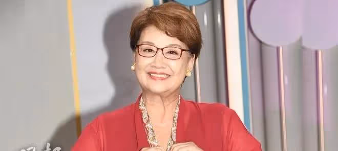 一生坎坷!67歲前港姐季軍曾患罕見病致半身癱瘓,感恩男友對她不離不棄