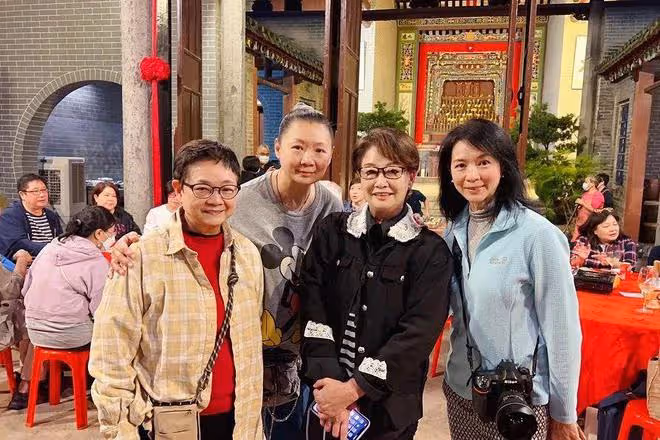 一生坎坷!67歲前港姐季軍曾患罕見病致半身癱瘓,感恩男友對她不離不棄