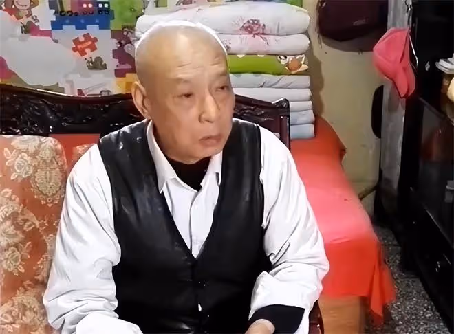 男子獨自照顧父母56年,父母去世後獲千萬遺產,大姐:必須平分
