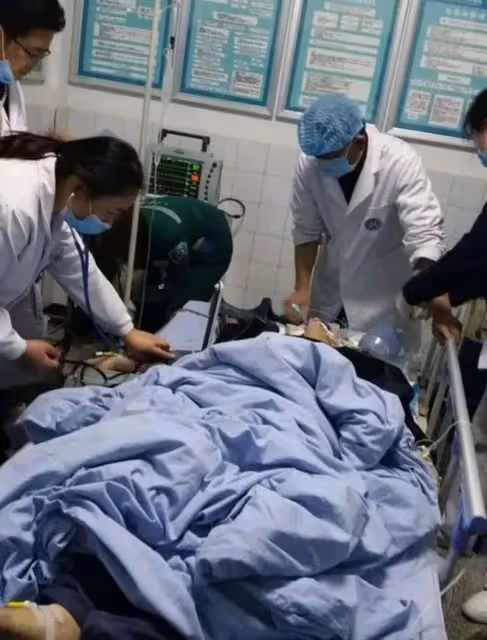 男子獨自照顧父母56年,父母去世後獲千萬遺產,大姐:必須平分