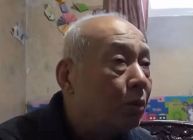 男子獨自照顧父母56年,父母去世後獲千萬遺產,大姐:必須平分