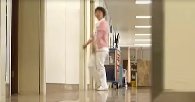 17年杭州女子見到去世30年的「妹妹」,鬧到醫院後,醫生:不可能