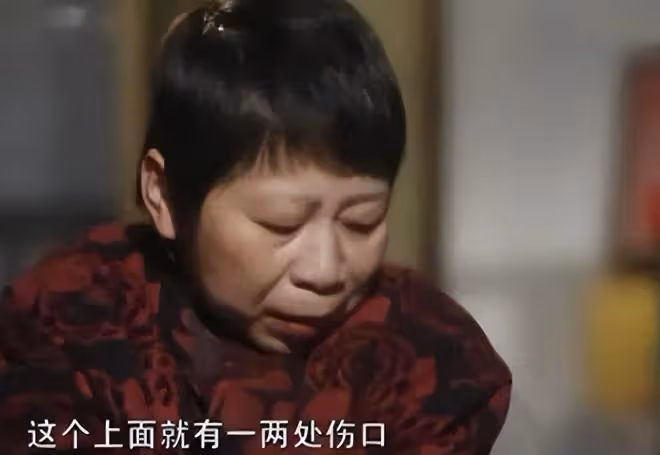 回顧湖南21歲姑娘見義勇為被捅9刀,小伙不離不棄34年,摯愛一人