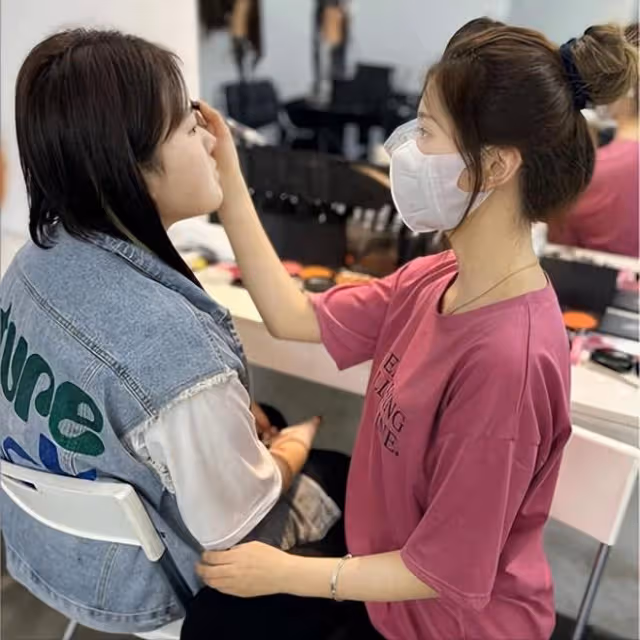 女子割雙眼皮失敗,無理取鬧要槍斃醫生,網友看過照片後:斃了