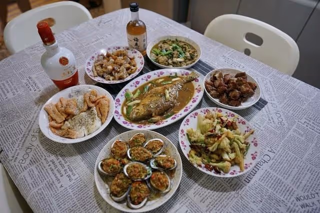 老人帶錢在兒子家裡養老以後,又到女兒家養老,明白了一個道理