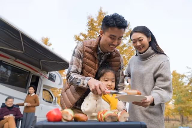母親讓兒子兒媳AA制,兒子向著兒媳,我病了兒媳還說誰的媽誰伺候