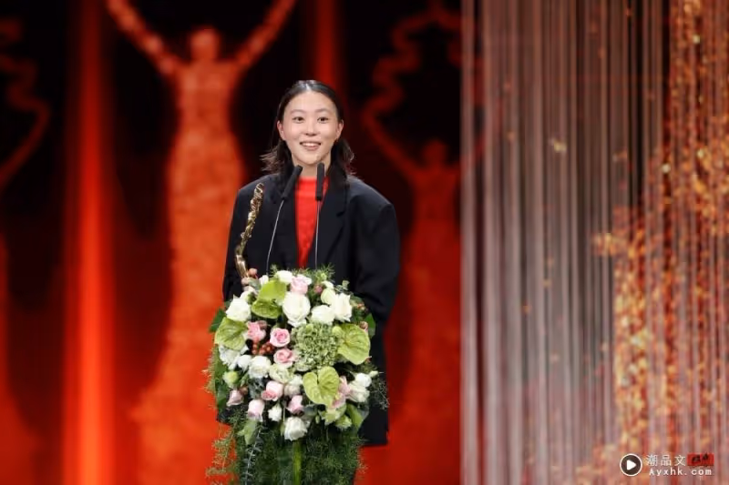 王菲27歲女兒留長發拍戲!少女感十足