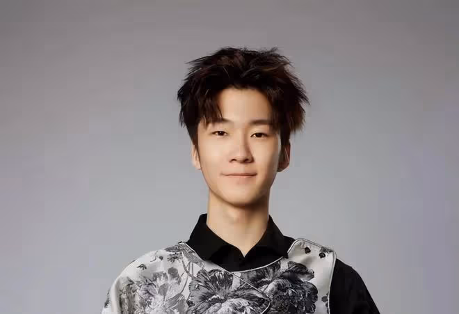 天天16歲轉型做演員,長發新造型亮相,星途備受矚目