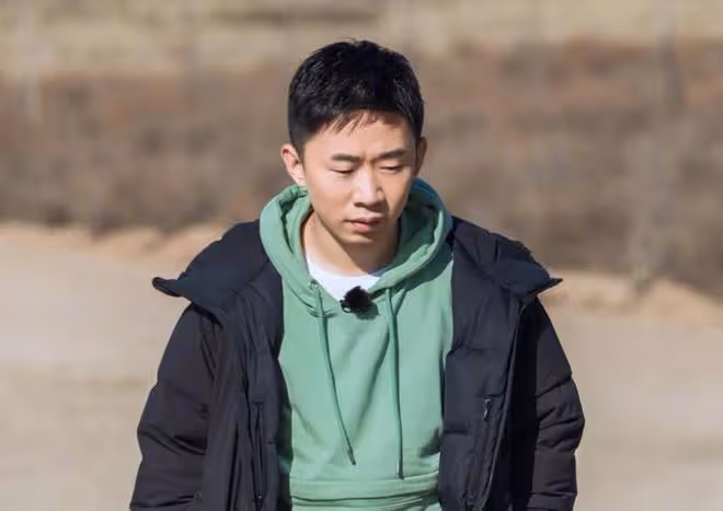 楊迪節目中崩潰大哭,為愛犬選擇安樂死,深情告別14年陪伴