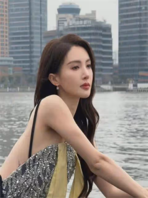 隱瞞了我們14年！原來金晨的親生父親是他，難怪她能大紅大紫