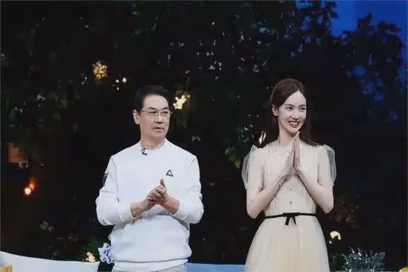 隱瞞了我們14年！原來金晨的親生父親是他，難怪她能大紅大紫