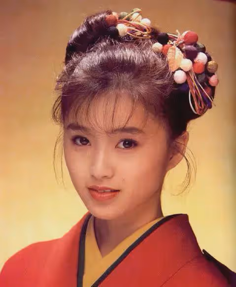 酒井法子：從初戀女神到「萬人罵」，她被渣男丈夫毀了下半生