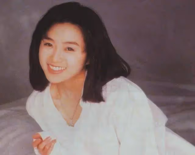 酒井法子：從初戀女神到「萬人罵」，她被渣男丈夫毀了下半生