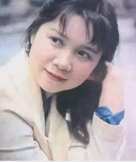 61歲的蔡明，在另一種「性感」的路上，越走越遠