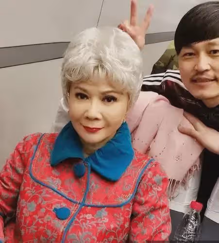 61歲的蔡明，在另一種「性感」的路上，越走越遠
