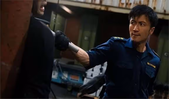 《海關戰線》票房日冠,打了多少資本的臉?謝霆鋒這次算是賭對了