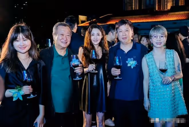 42歲姚笛罕見現身,自曝三年沒戲拍沒化妝,變化太大認不出