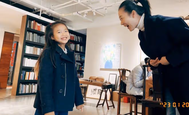 姚晨曬11歲兒子近照,土豆越長越像爸爸曹郁,父子倆似複製粘貼