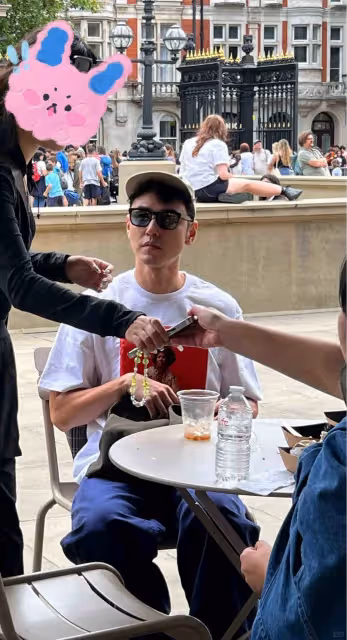 野生捕獲｜阮經天辦完母親告別式英國散心！帶小12歲弟弟踩點血拚走出陰霾