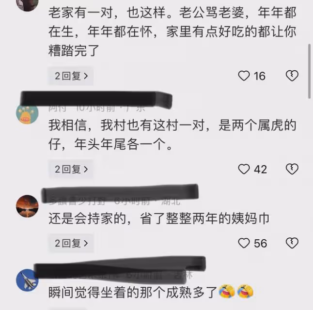姐姐看著剛出生的弟弟,我還不會跑咋又來一個,網友:一年生倆娃
