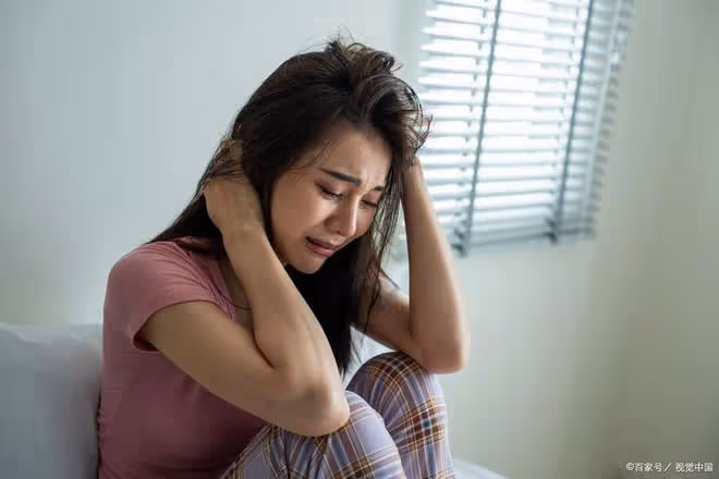 山東一男子發現老婆出軌,躲衣櫃偷看5小時,半夜走出釀慘劇