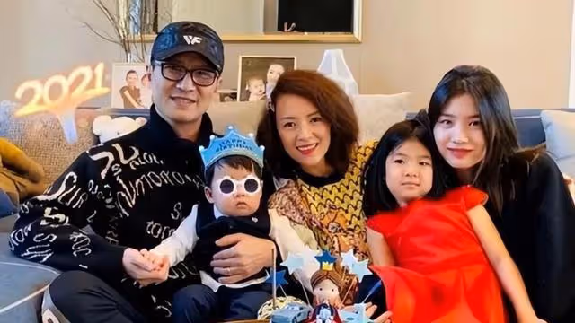 章子怡帶4歲兒子出席活動，小傢伙虎頭虎腦很帥氣，隨媽媽的顏值