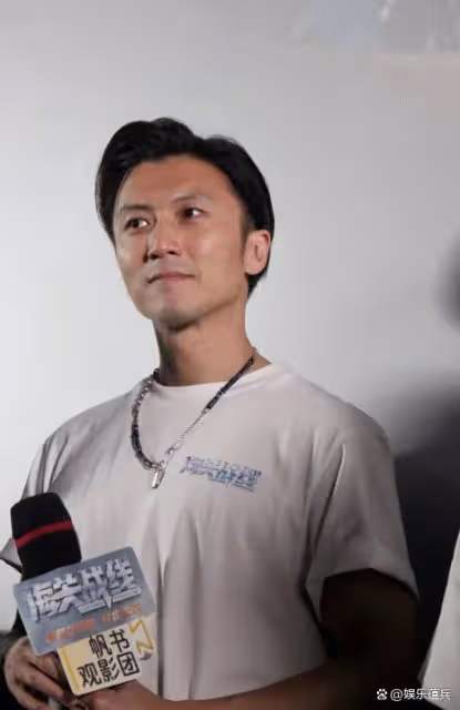 謝霆鋒44歲顏值好抗打,16歲開始就不化妝,如今看起來像34歲