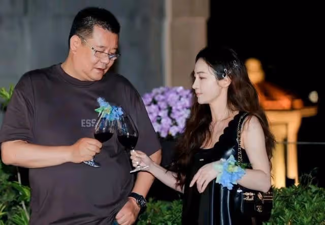 42歲姚笛罕見現身,朋友圈直言3年不化妝沒戲拍,網友直呼認不出
